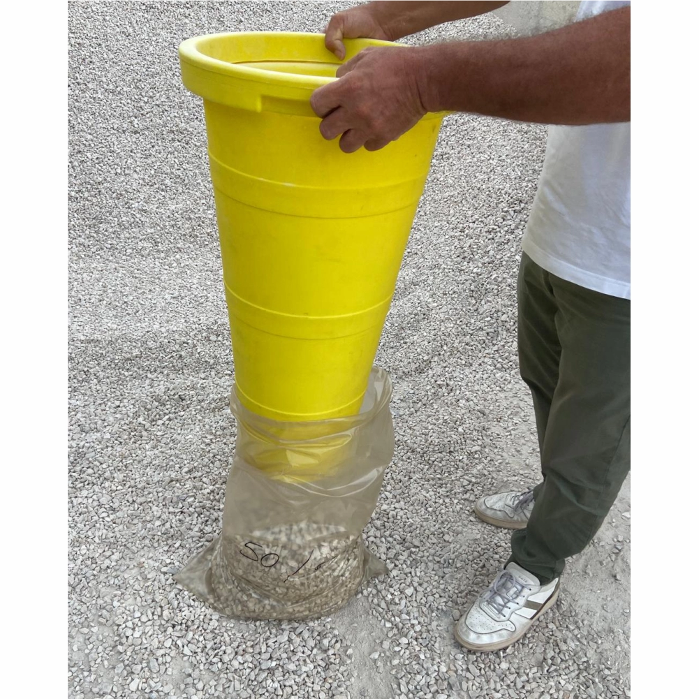 Dispozitiv pentru umplerea sacilor TEKCNOPLAST