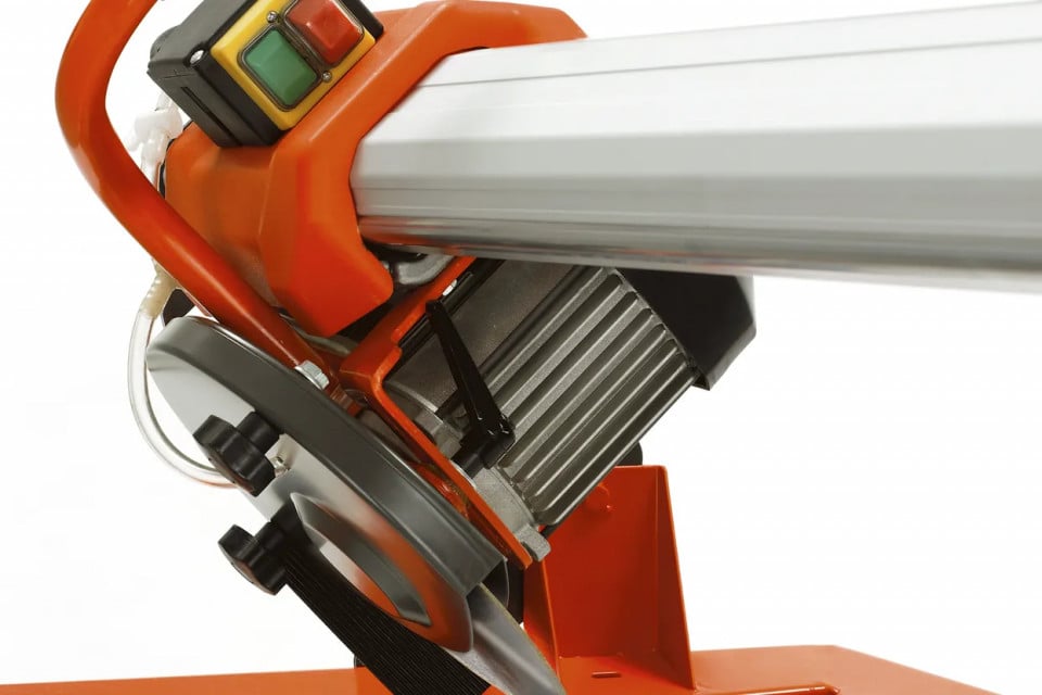 Masa taiat placi ceramice Husqvarna TS 73 R, 1.3hp, 230V (EU), 1 kW, disc 230 mm, adancime taiere 50mm, lungime taiere 730 mm, 47kg